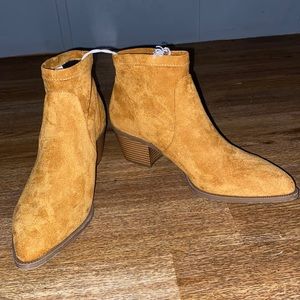 Never work American Eagle Outfitters brown booties